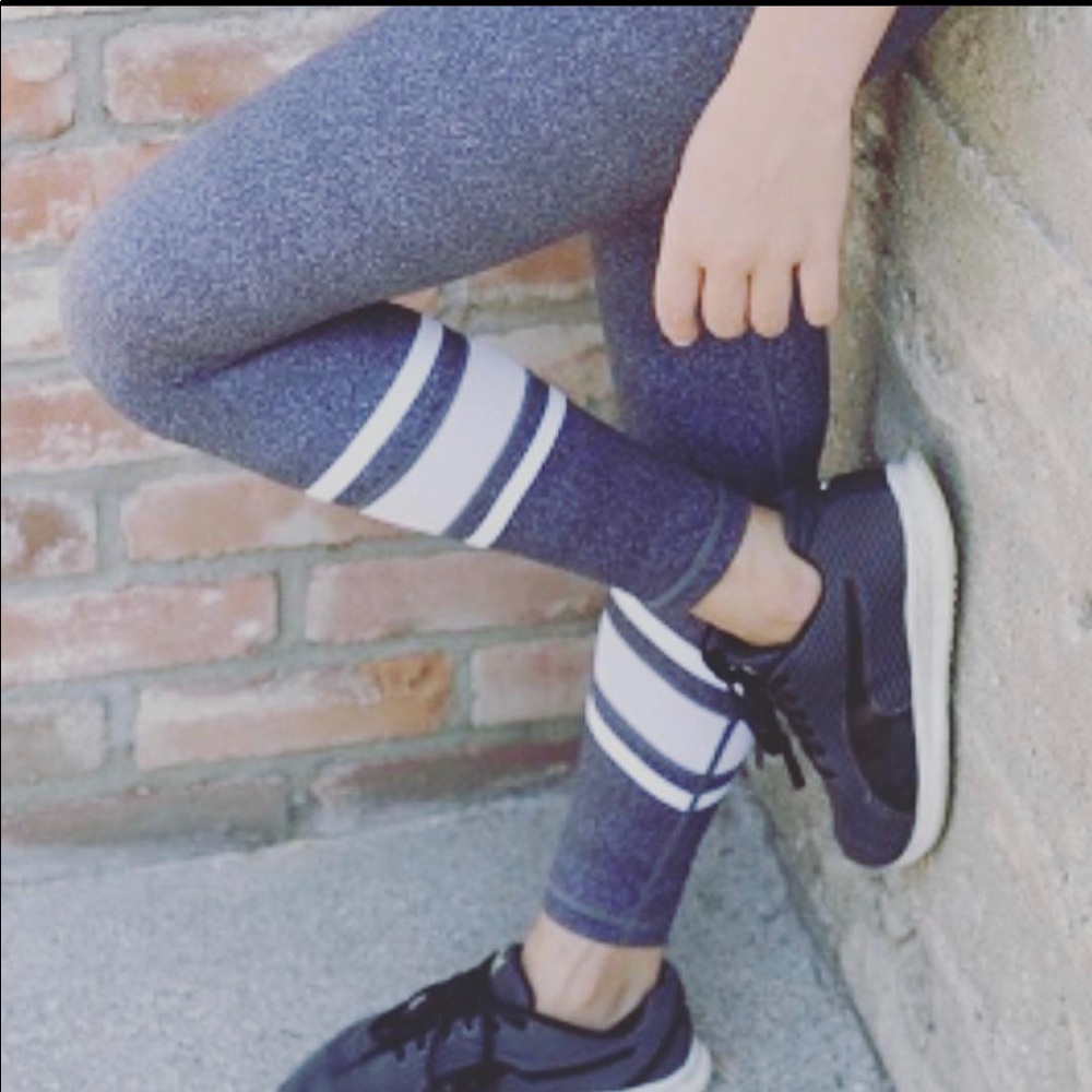 ZYIA BLACK STRIPE LIGHT & TIGHT LEGGING